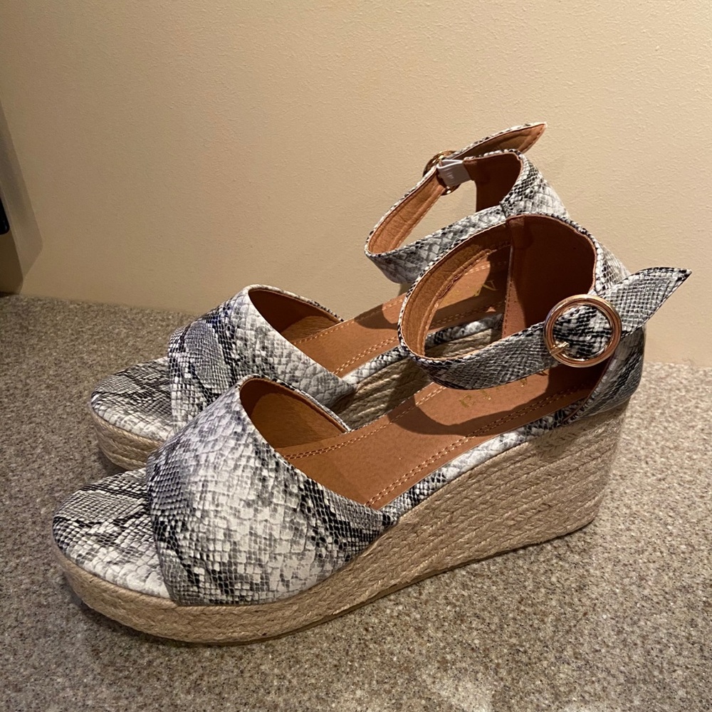 Mata Snakeskin Wedge Sandal- Size 10